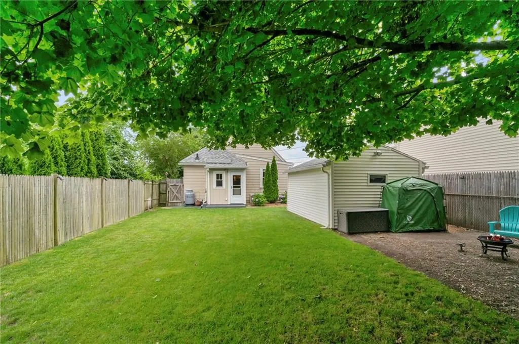 14 Cooke Place Warwick RI 02888