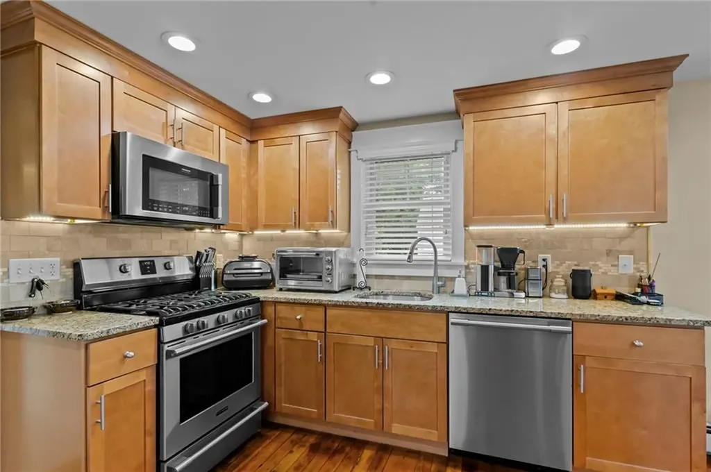 14 Cooke Place Warwick RI 02888