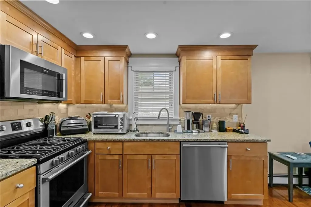 14 Cooke Place Warwick RI 02888