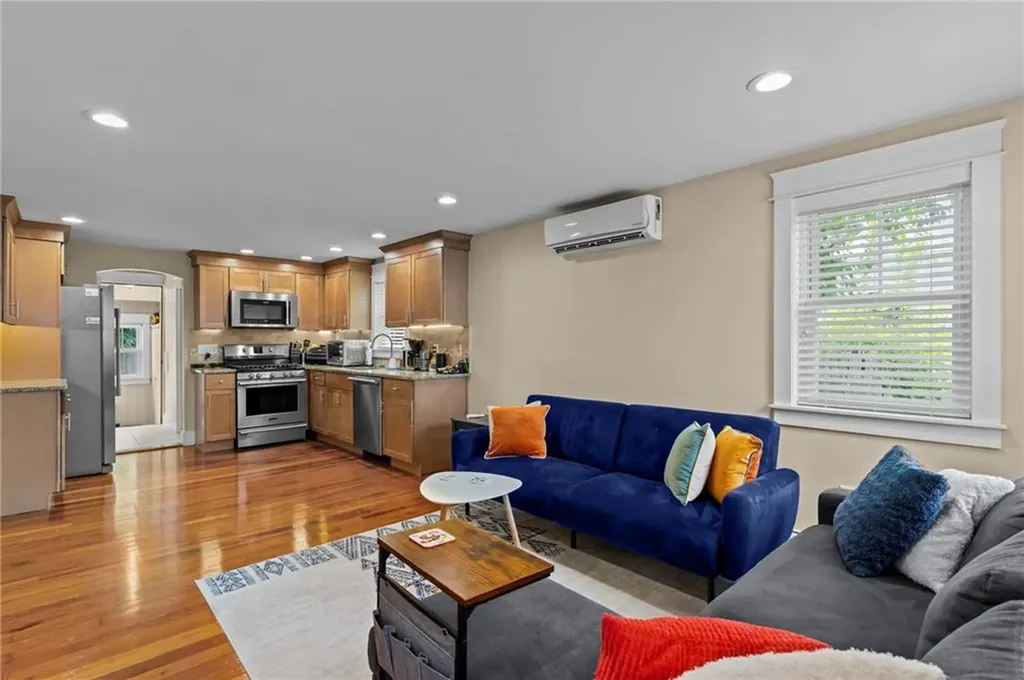 14 Cooke Place Warwick RI 02888