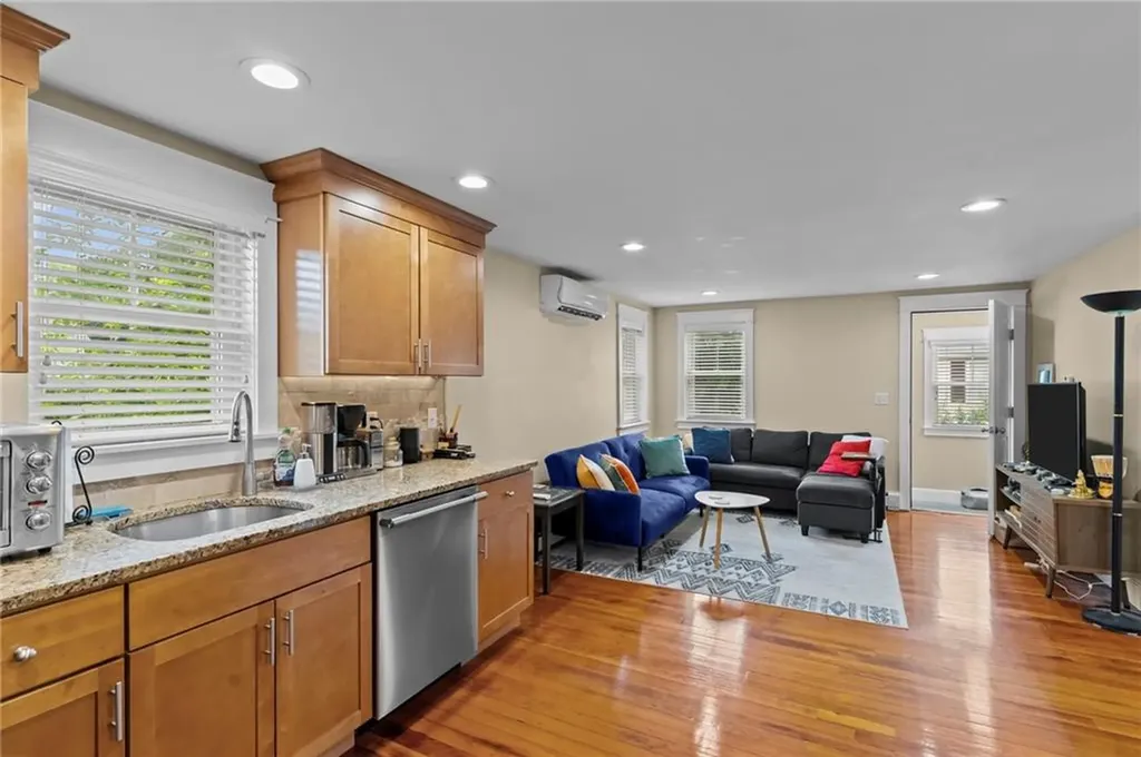 14 Cooke Place Warwick RI 02888