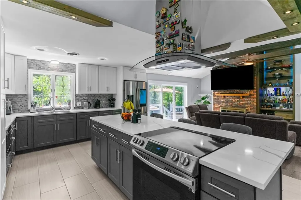 10 Susan Elizabeth Drive Johnston RI 02919