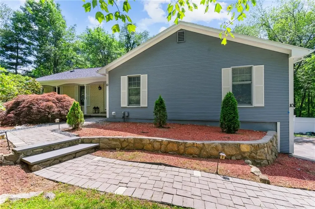 10 Susan Elizabeth Drive Johnston RI 02919