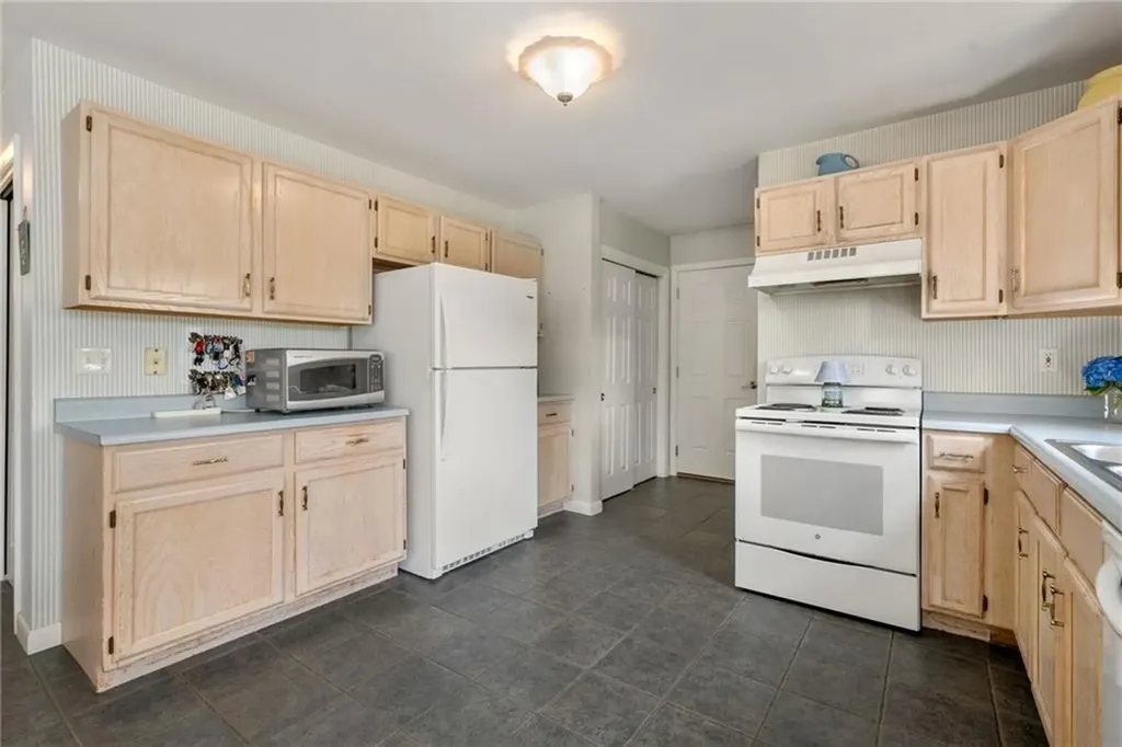 41 Kaitlin Place Portsmouth RI 02871