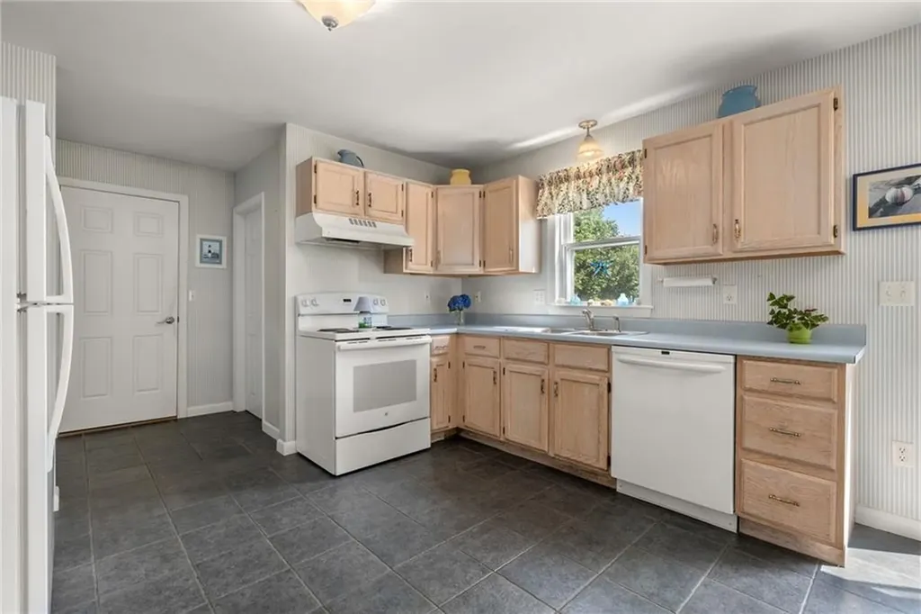 41 Kaitlin Place Portsmouth RI 02871