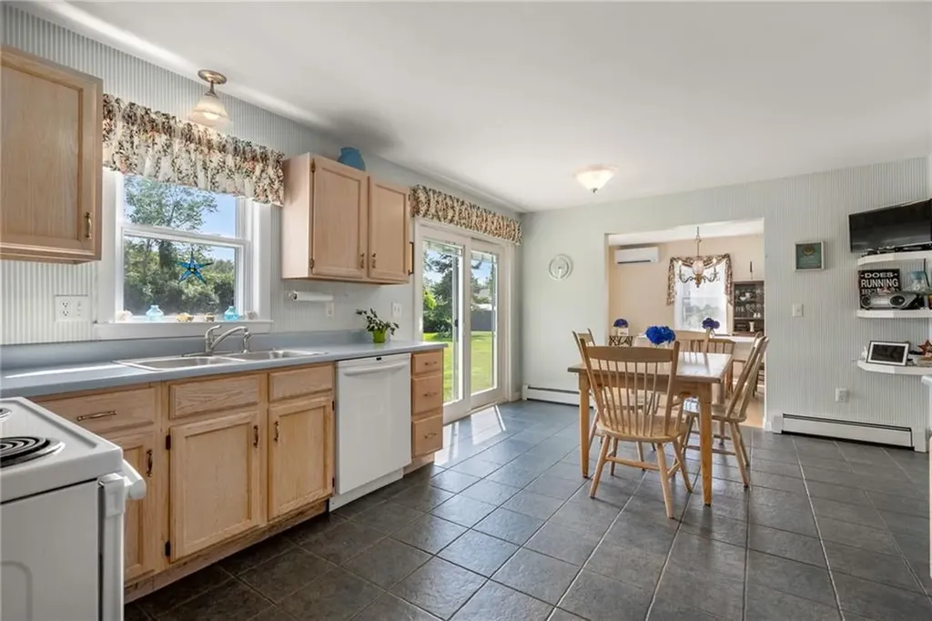 41 Kaitlin Place Portsmouth RI 02871