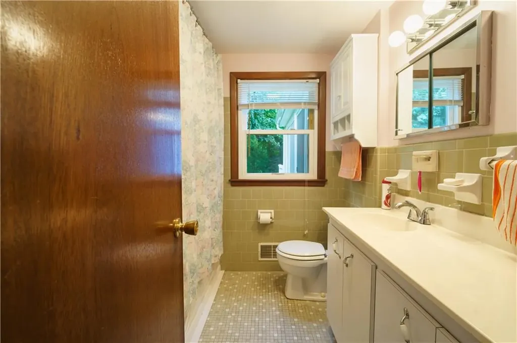 48 Ontario Avenue Cranston RI 02920