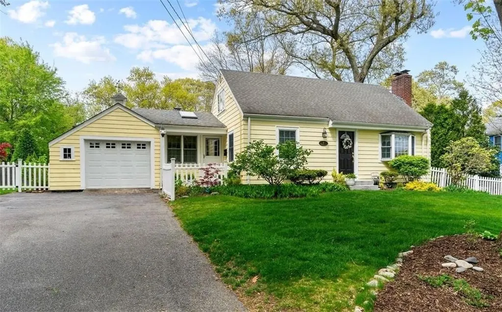 8 Connecticut Avenue Barrington RI 02806