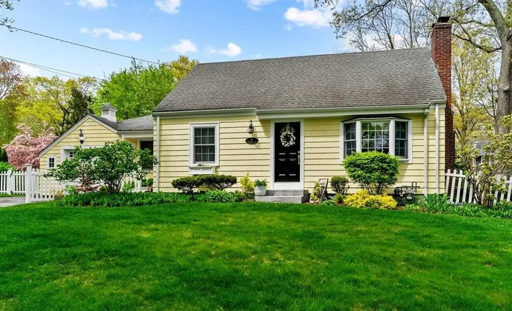 8 Connecticut Avenue Barrington RI 02806