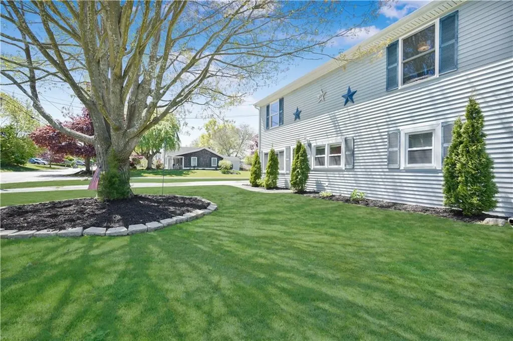23 Sweeney Lane Bristol RI 02809