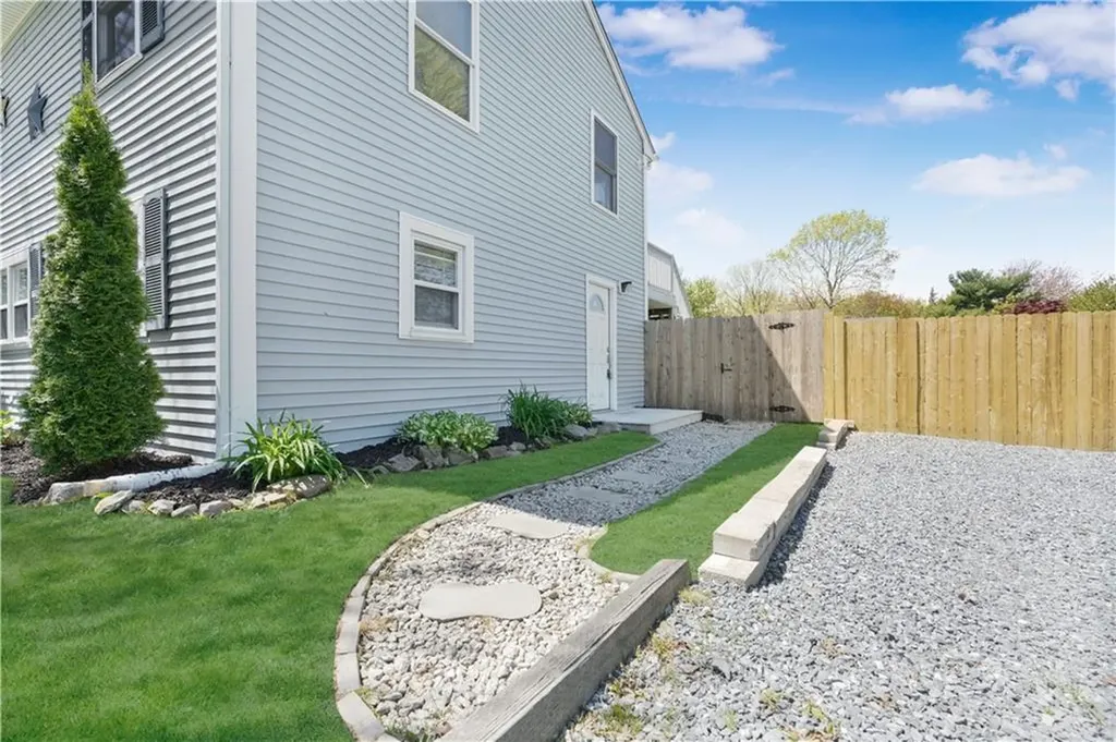 23 Sweeney Lane Bristol RI 02809