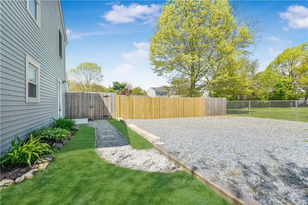 23 Sweeney Lane Bristol RI 02809