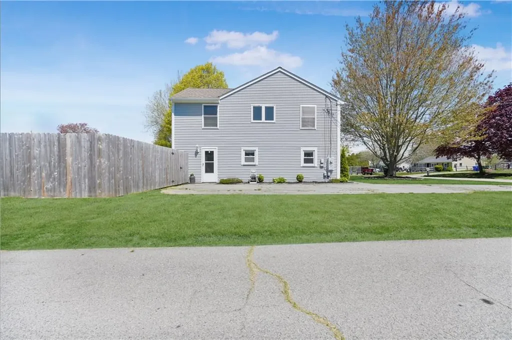 23 Sweeney Lane Bristol RI 02809