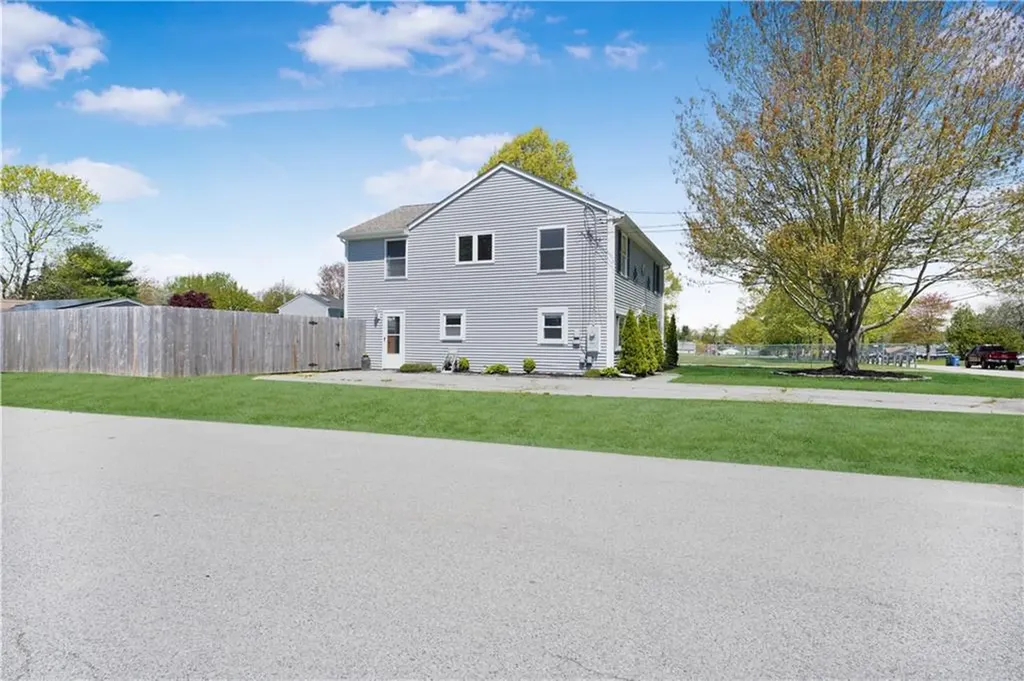 23 Sweeney Lane Bristol RI 02809