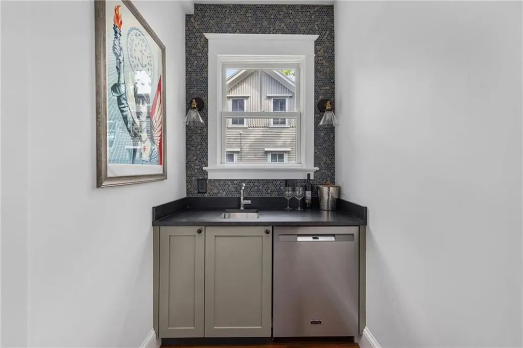 37 Powel Avenue Newport RI 02840