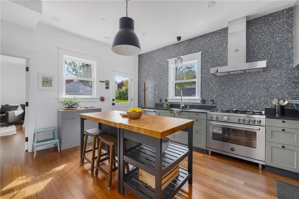 37 Powel Avenue Newport RI 02840