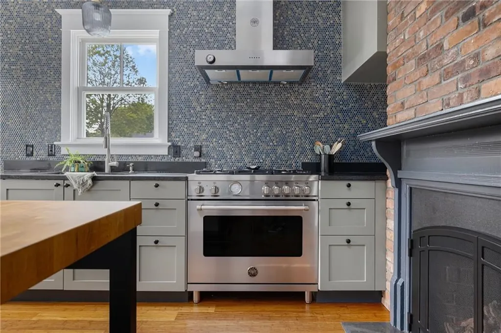 37 Powel Avenue Newport RI 02840