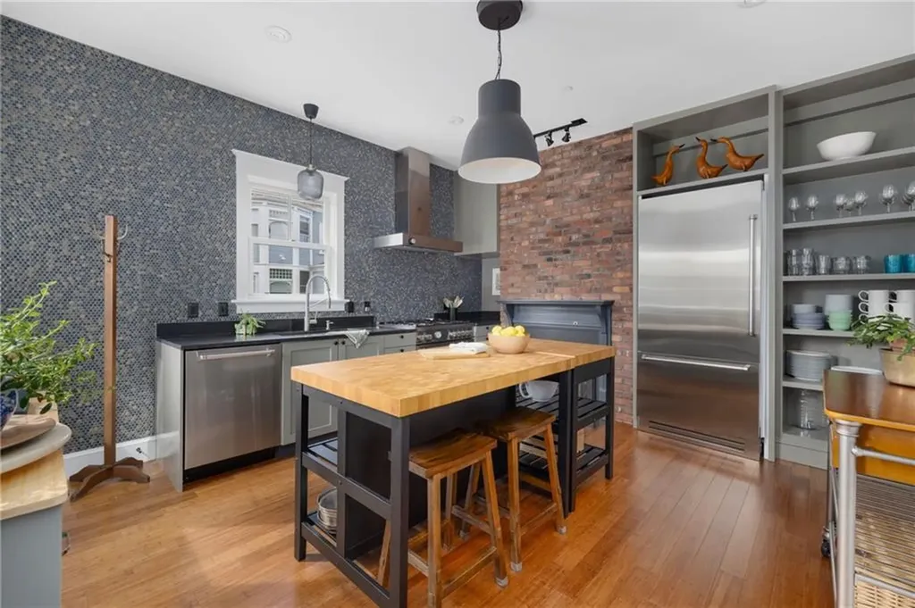 37 Powel Avenue Newport RI 02840