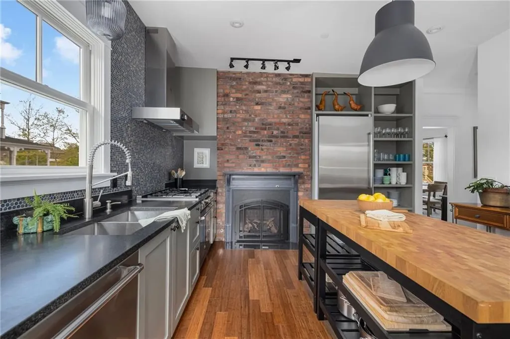 37 Powel Avenue Newport RI 02840