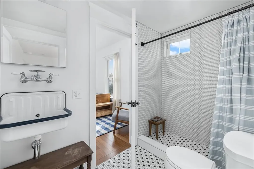 37 Powel Avenue Newport RI 02840