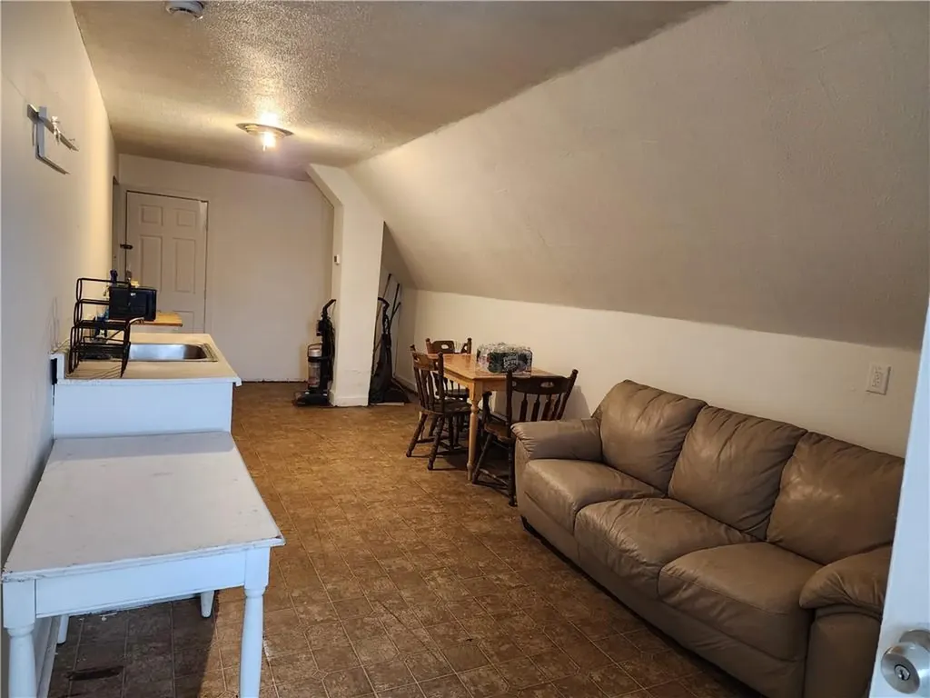 8 Sumter Street Providence RI 02907