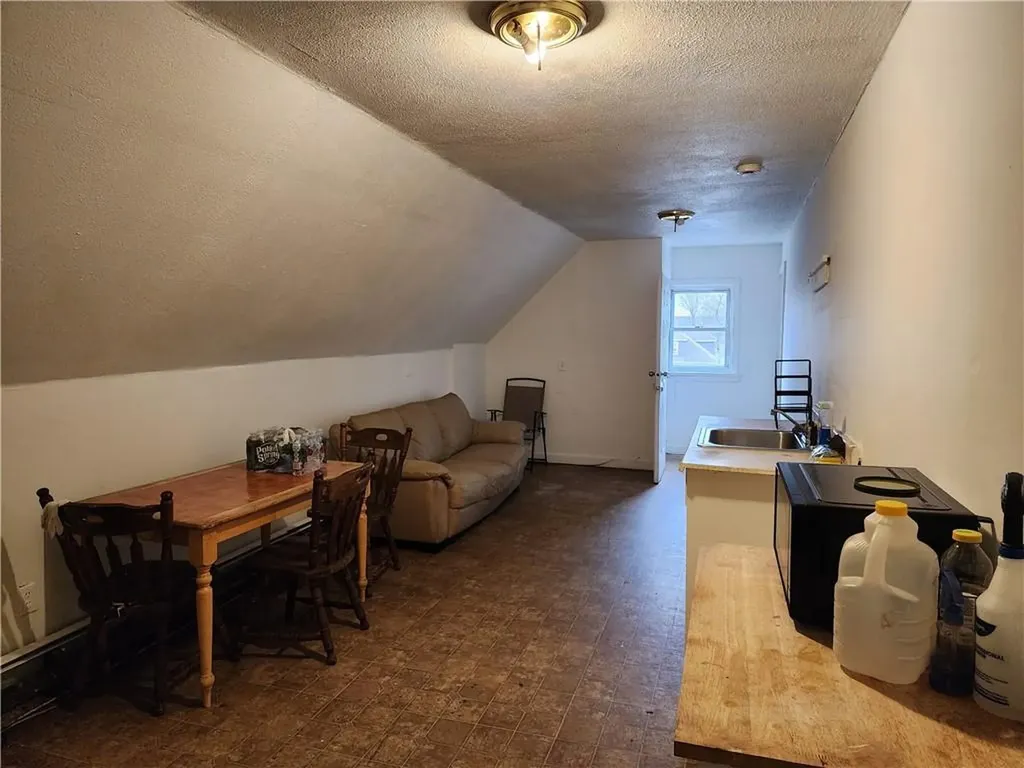 8 Sumter Street Providence RI 02907