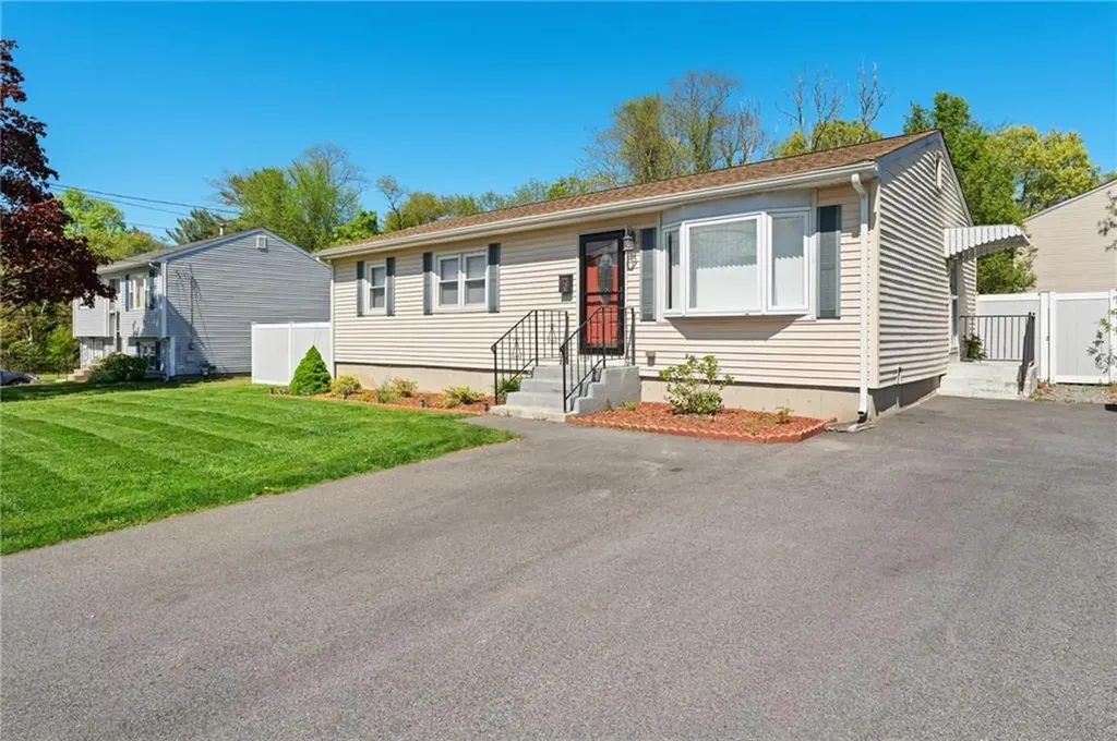 16 Moccasin Drive Warwick RI 02889