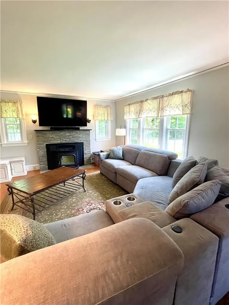 71 Elsie Street Cranston RI 02910