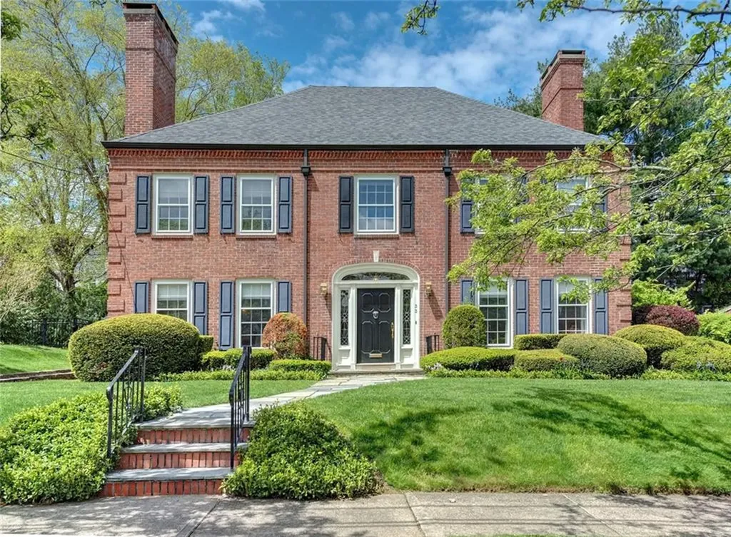 33 Dryden Avenue Pawtucket RI 02860
