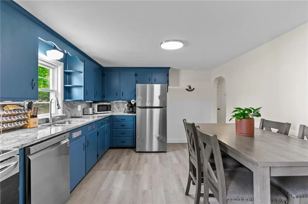 24 Coolidge Avenue Woonsocket RI 02895