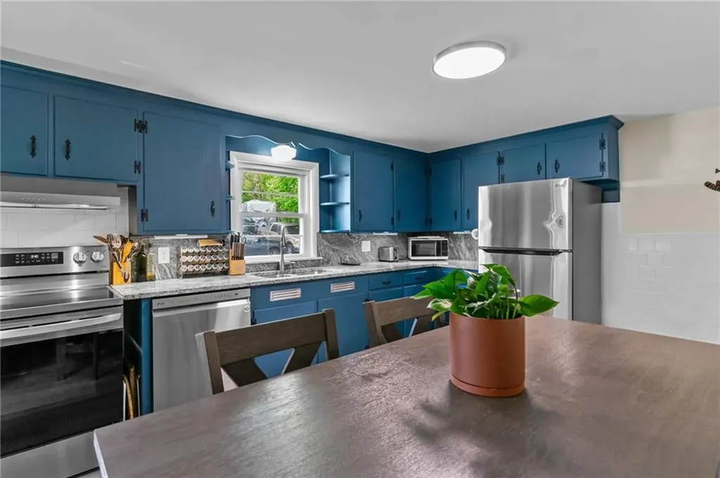 24 Coolidge Avenue Woonsocket RI 02895