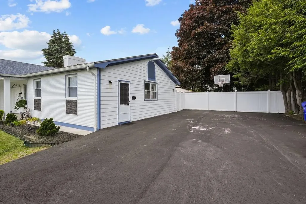 42 Pinewood Drive North Providence RI 02904