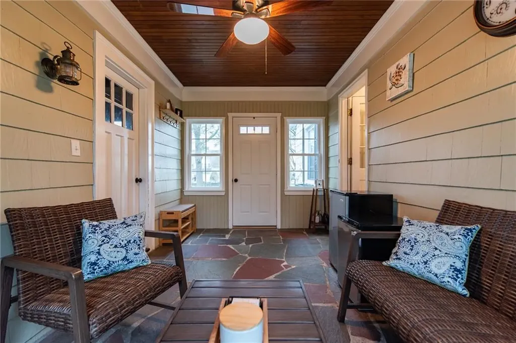 48 Leroy Avenue Warwick RI 02889