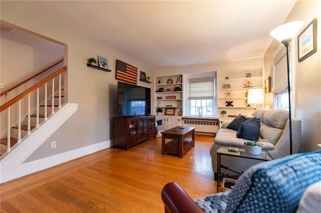 48 Leroy Avenue Warwick RI 02889