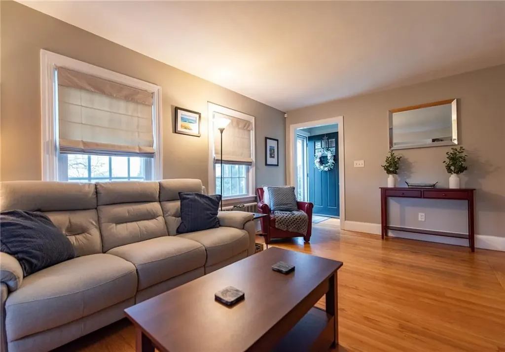 48 Leroy Avenue Warwick RI 02889