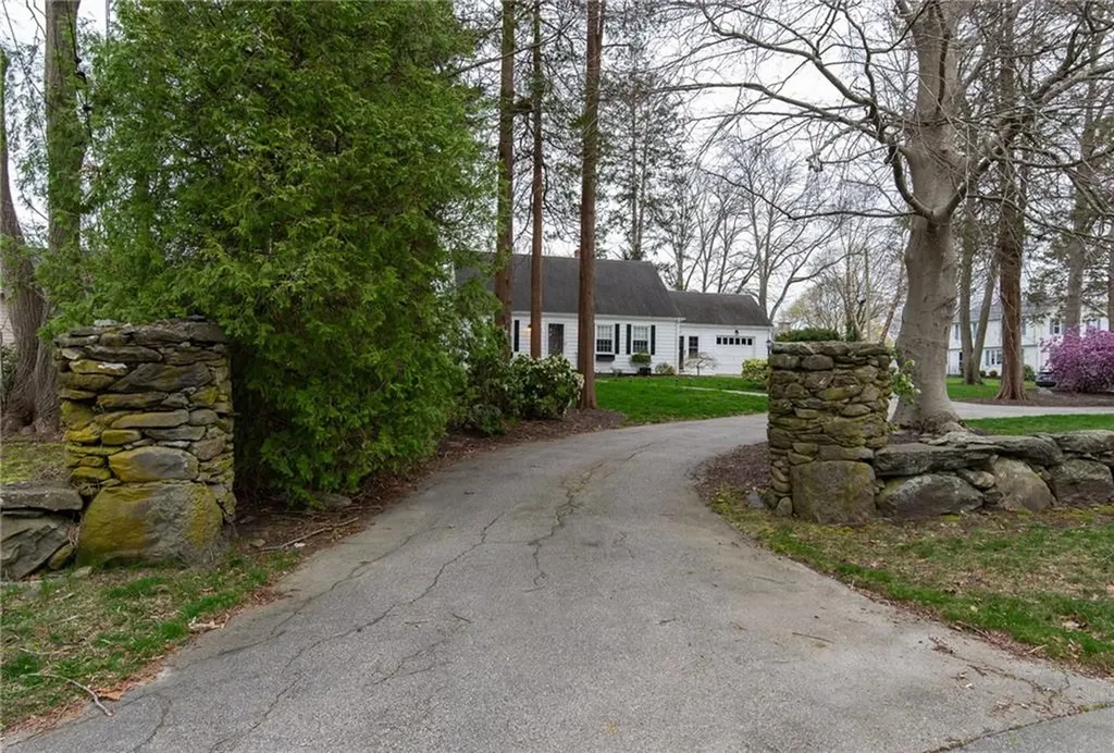 48 Leroy Avenue Warwick RI 02889