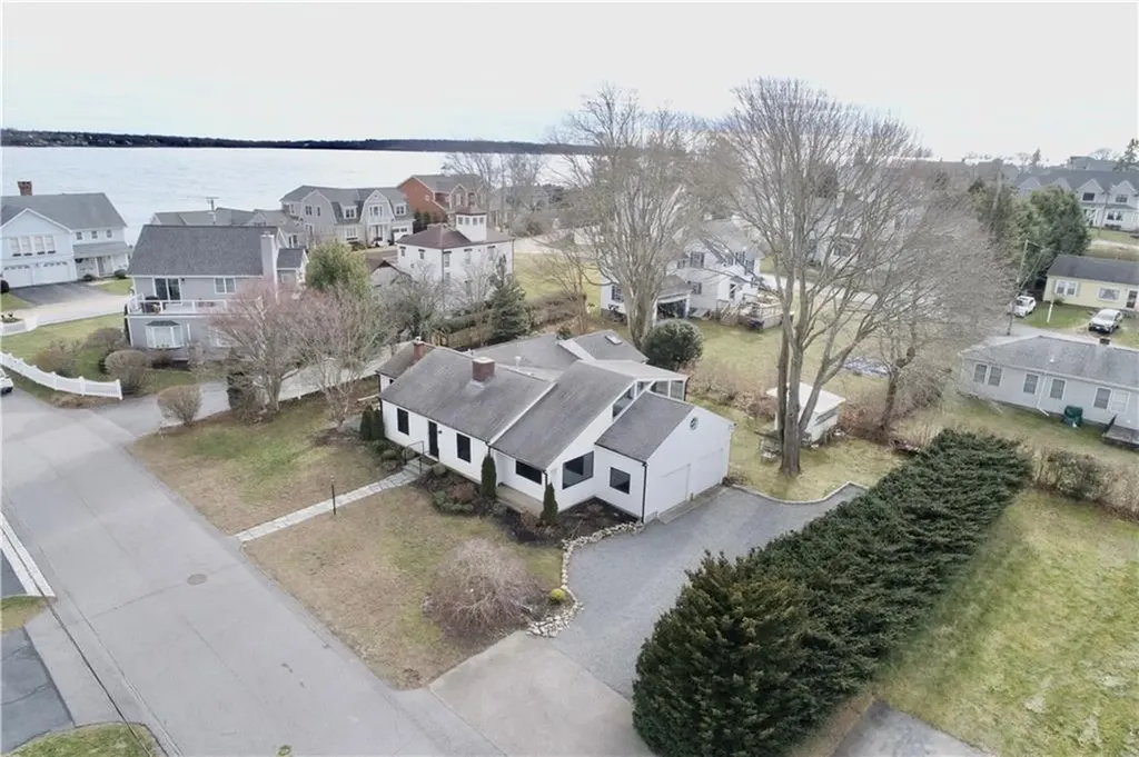 47 Burbank Avenue Narragansett RI 02882
