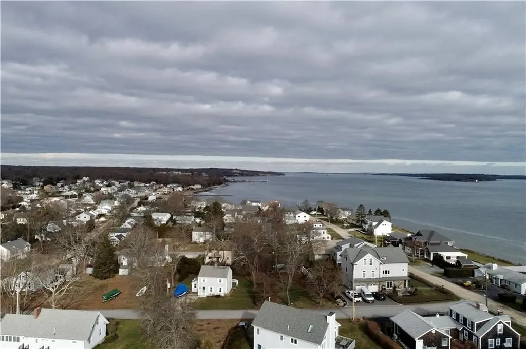 47 Burbank Avenue Narragansett RI 02882