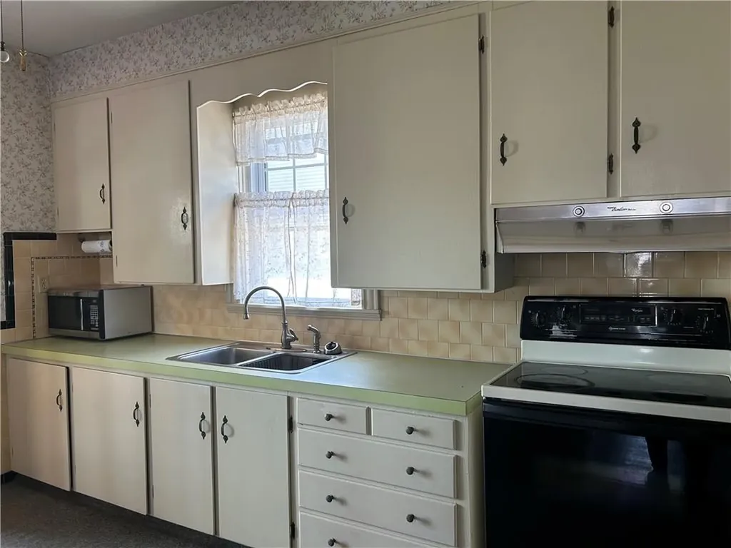 12 Bloomfield Street Pawtucket RI 02861