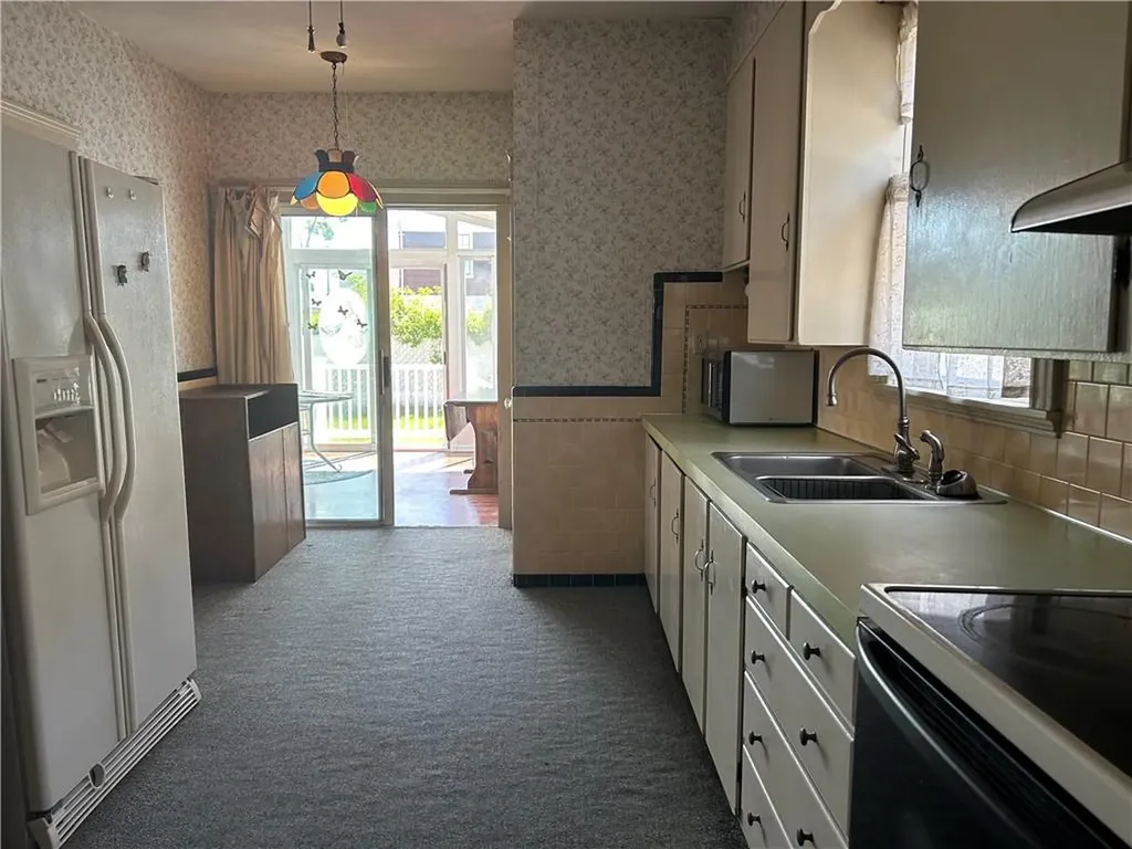 12 Bloomfield Street Pawtucket RI 02861