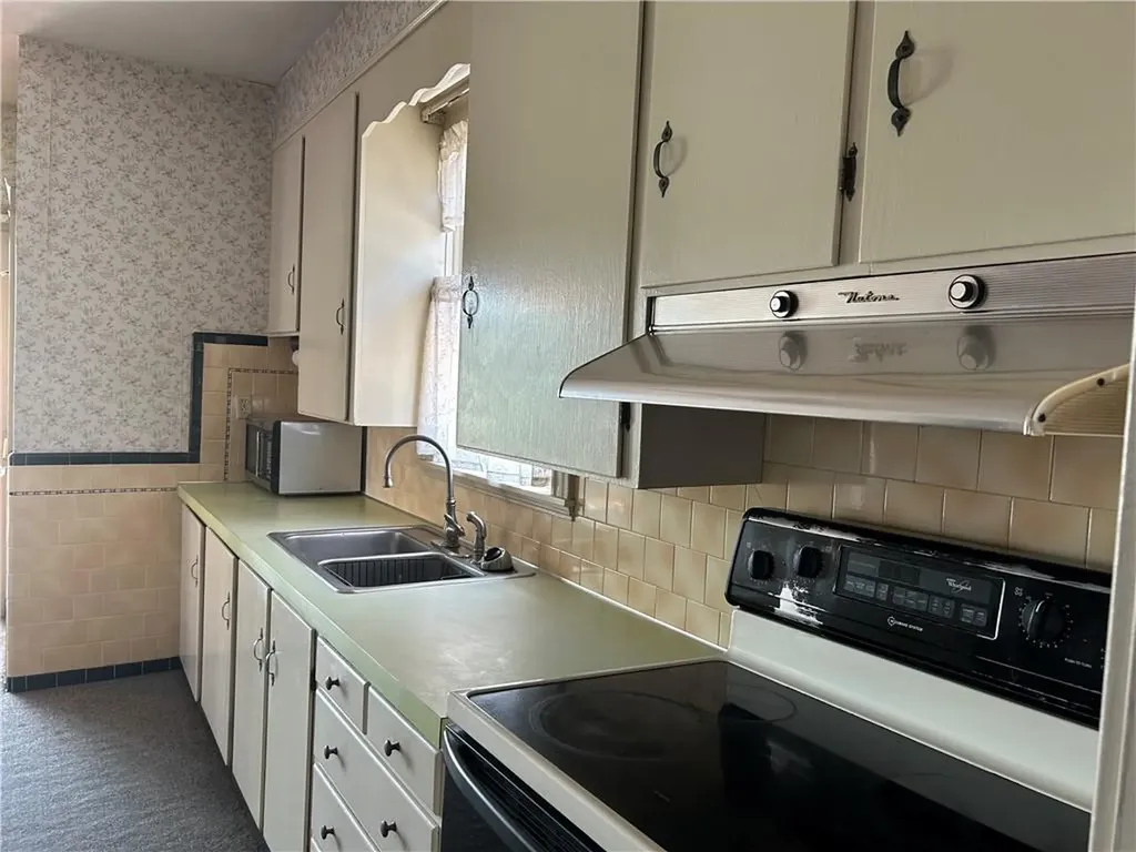 12 Bloomfield Street Pawtucket RI 02861