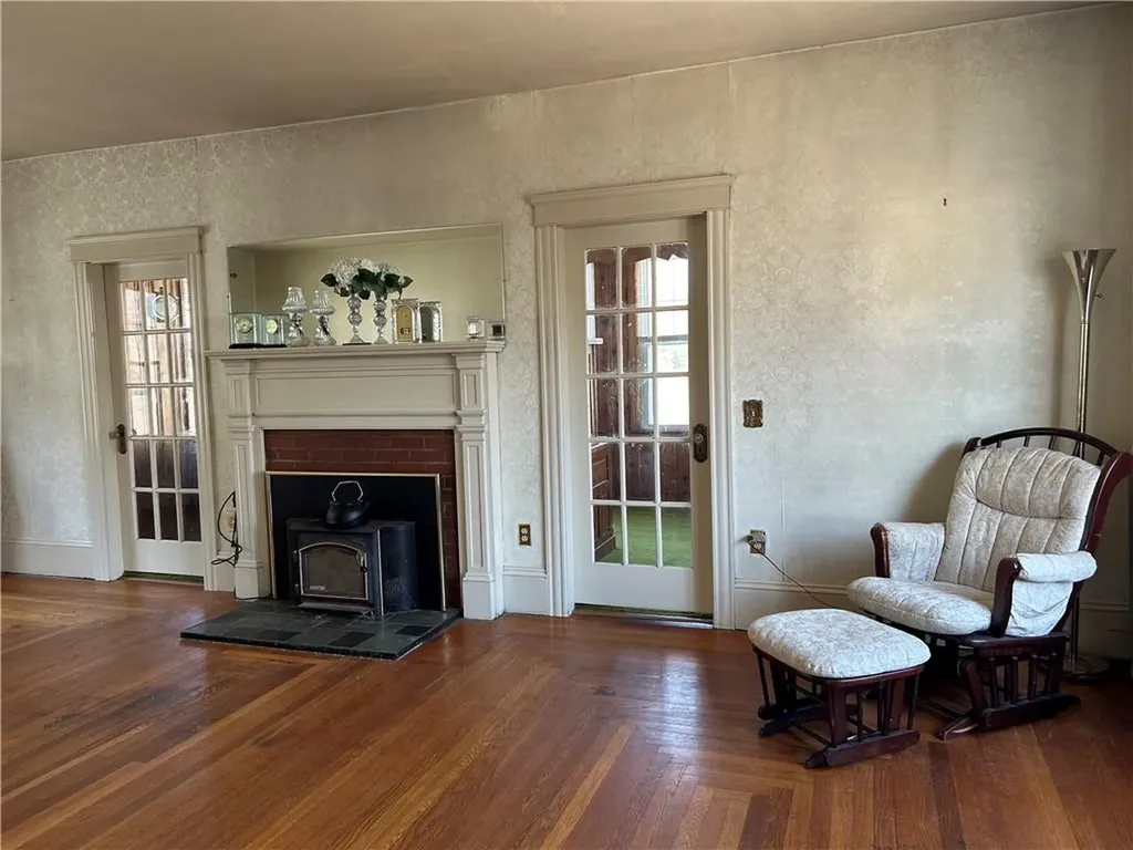 12 Bloomfield Street Pawtucket RI 02861