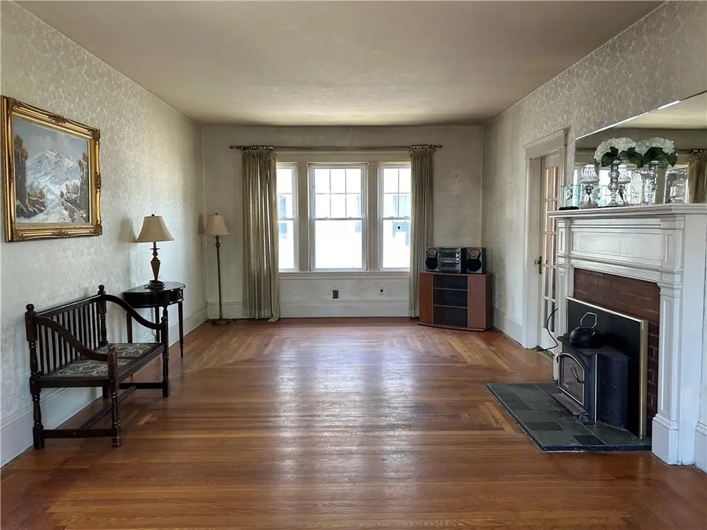 12 Bloomfield Street Pawtucket RI 02861