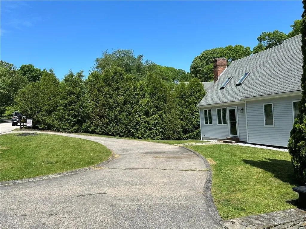 52 Old Post Road Westerly RI 02891