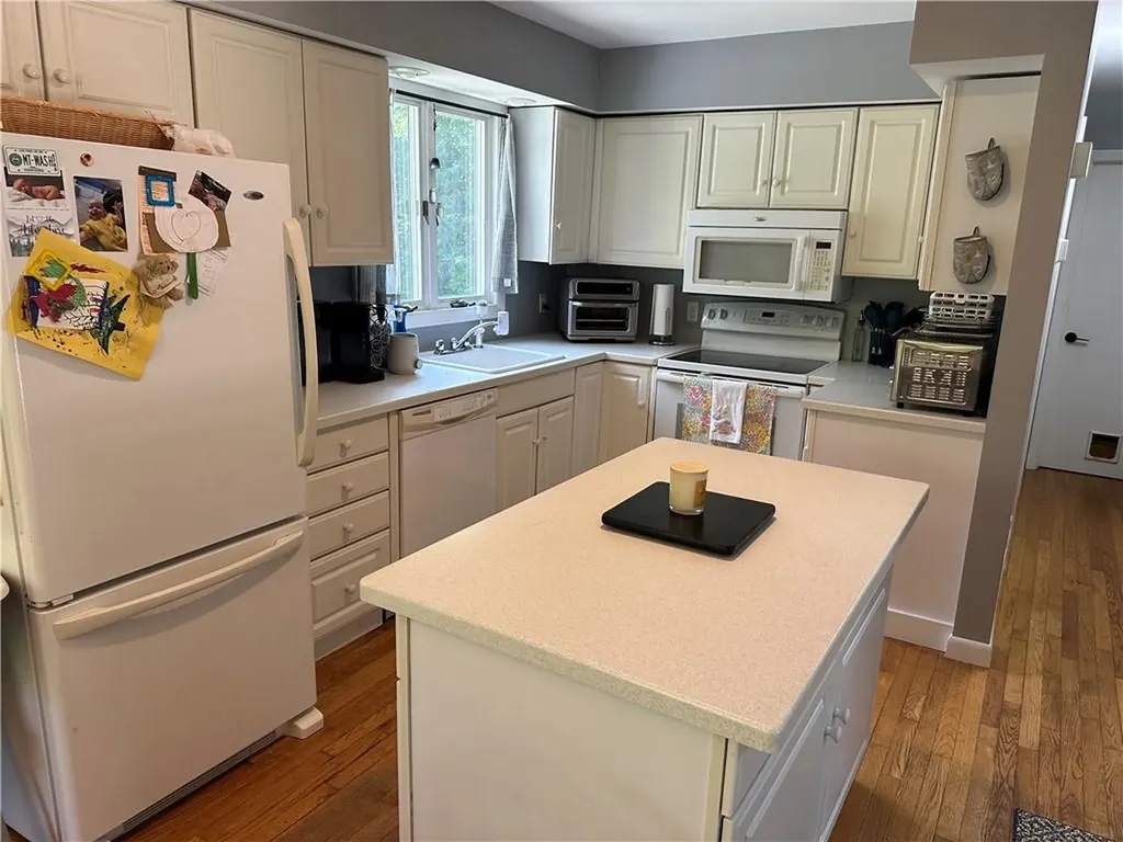 52 Old Post Road Westerly RI 02891