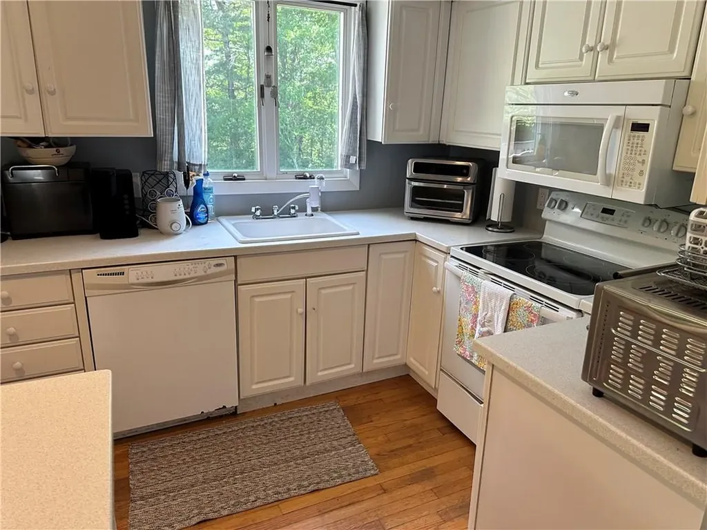 52 Old Post Road Westerly RI 02891