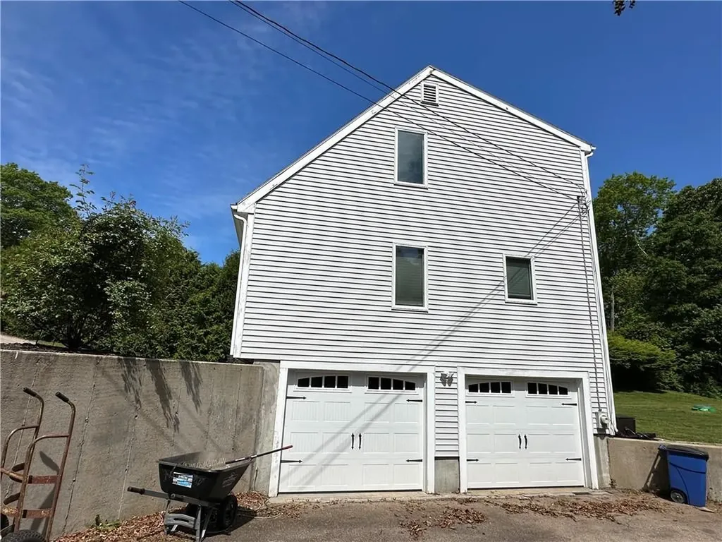 52 Old Post Road Westerly RI 02891