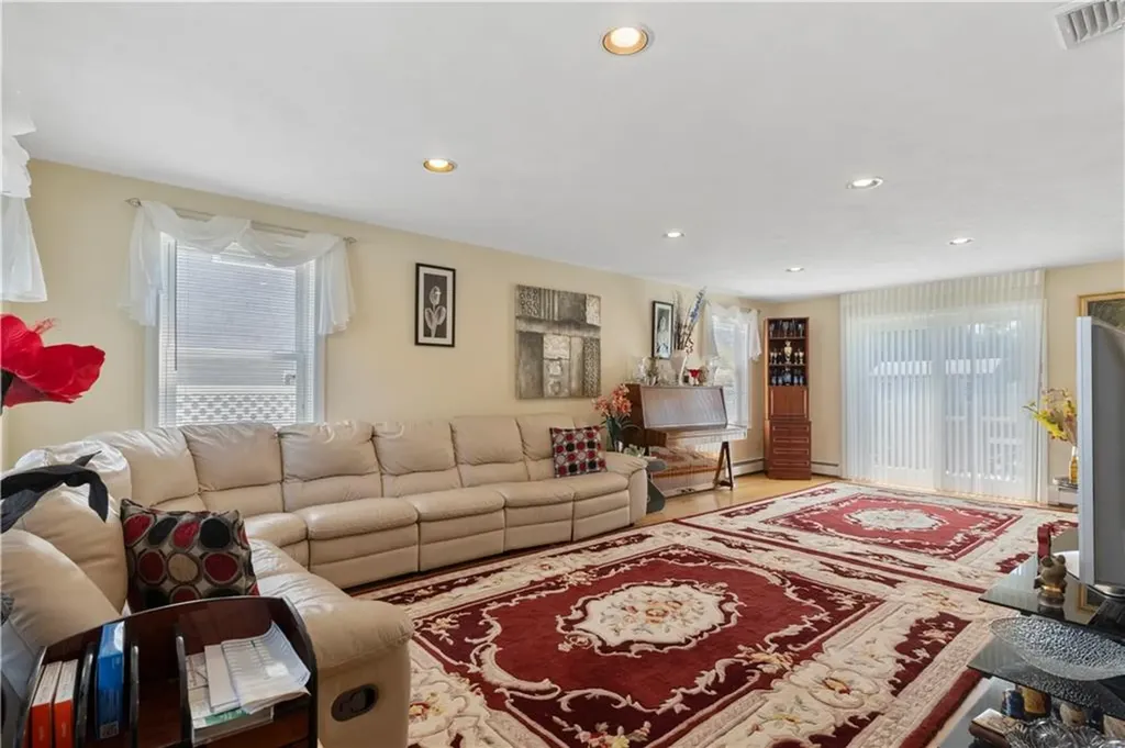 22 Westmoreland Street Narragansett RI 02882