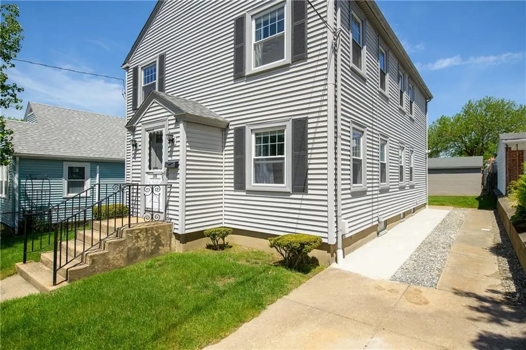185 Beaufort Street Providence RI 02908