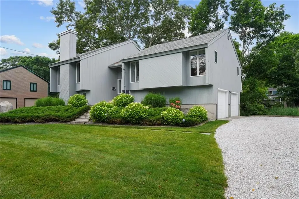49 Riverside Drive Barrington RI 02806